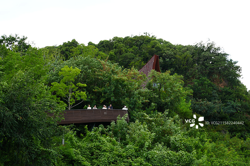 无锡市 丁蜀镇 宜兴黄龙山矿址公园 矿坑湖 湖泊 城市 风景图片素材
