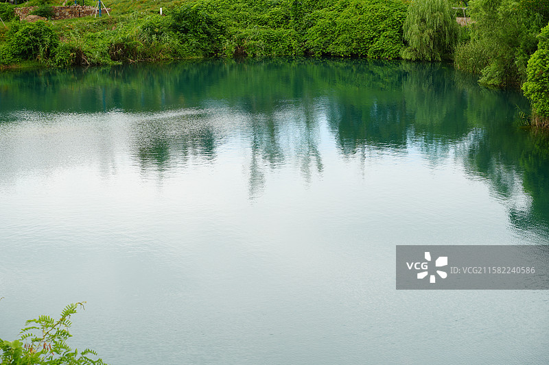 无锡市 丁蜀镇 宜兴黄龙山矿址公园 矿坑湖 湖泊 城市 风景图片素材