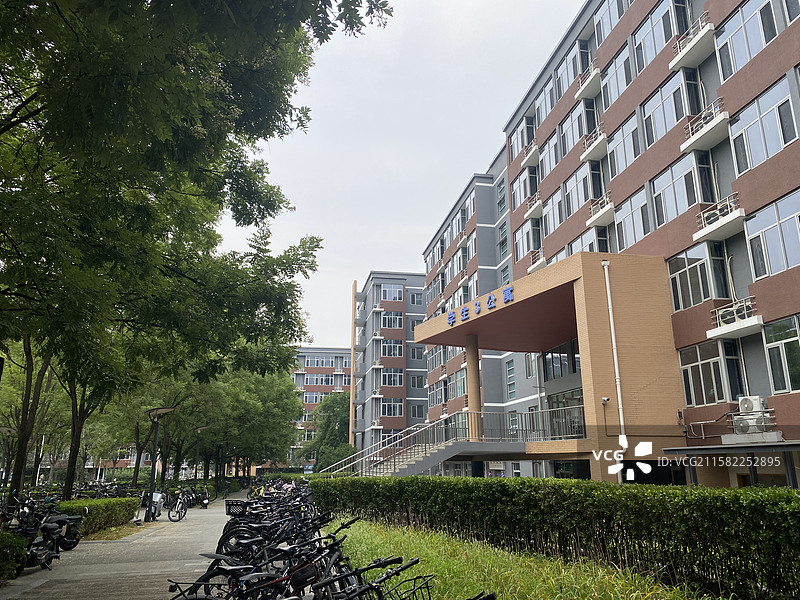 北京航空航天大学沙河校区的学生公寓图片素材