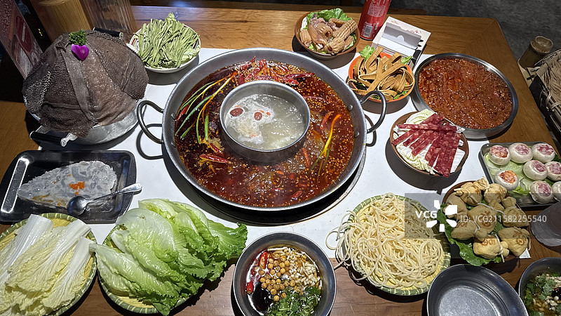 一顿充满人间烟火气的重庆火锅图片素材