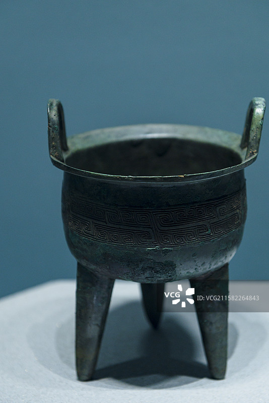 云雷纹鼎 商朝 山西省临汾市永和县出土 山西省博物馆“夏商踪迹”展览图片素材