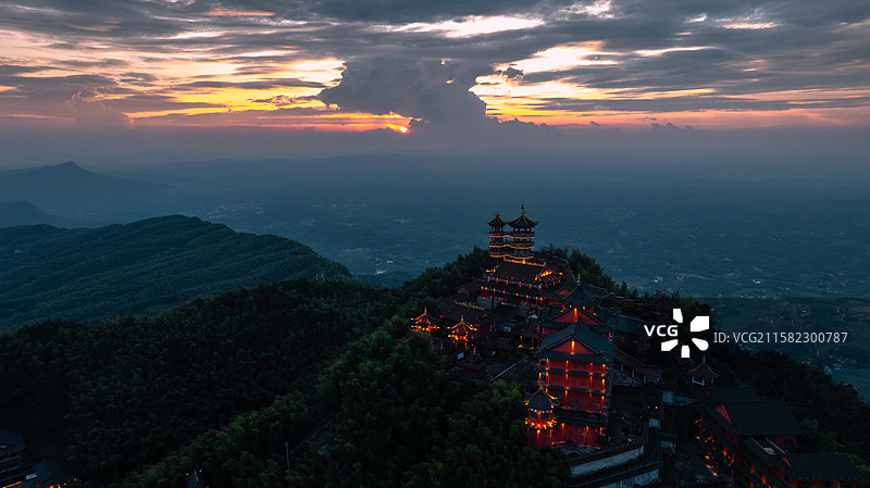 四川宜宾蜀南竹海龙吟寺晚霞图片素材