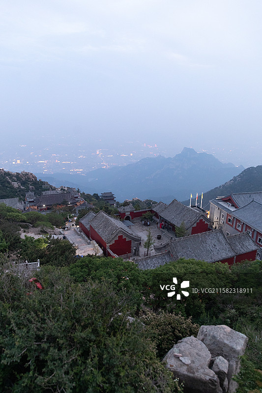 泰山碧霞祠建筑群俯瞰图片素材