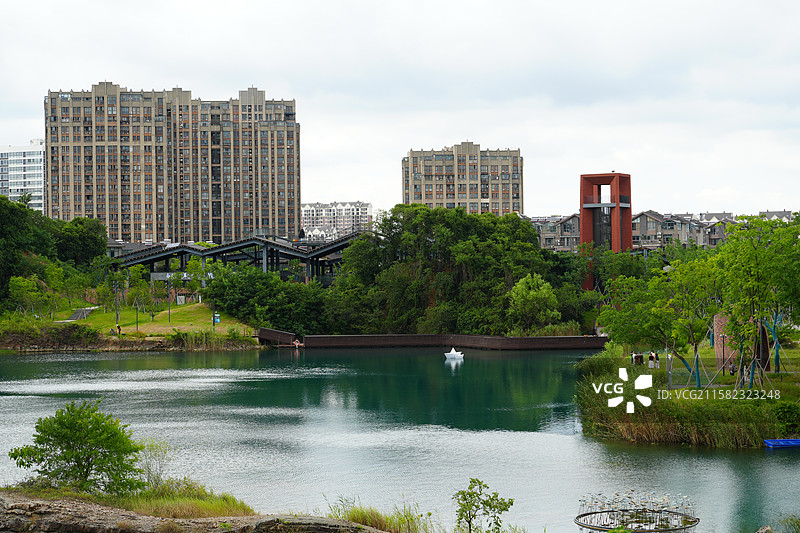 无锡市 丁蜀镇 宜兴黄龙山矿址公园 矿坑湖 湖泊 城市 风景图片素材