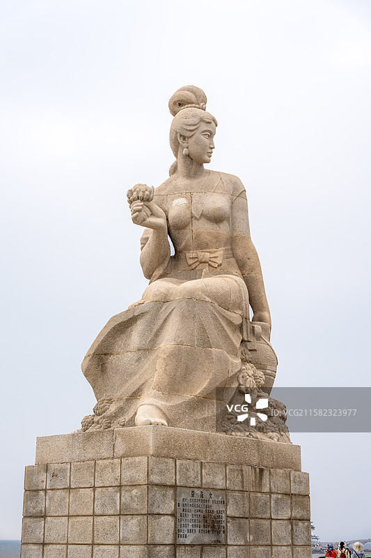 葫芦岛兴城海滨国家重点风景名胜区菊花女雕像图片素材