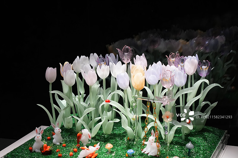 淄博陶瓷琉璃馆陈列的现代灯工琉璃作品图片素材