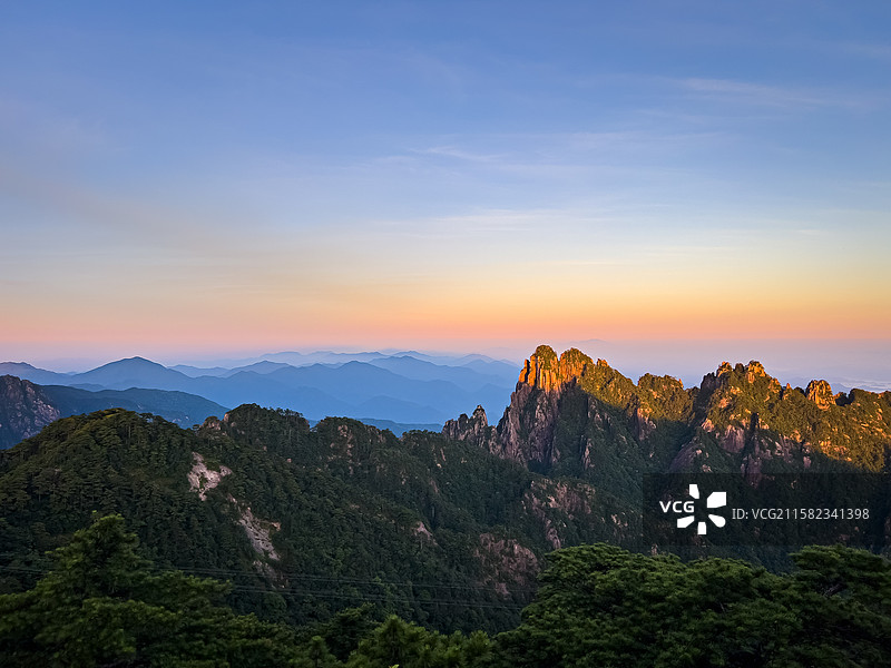 黄山丹霞峰清晨景色图片素材