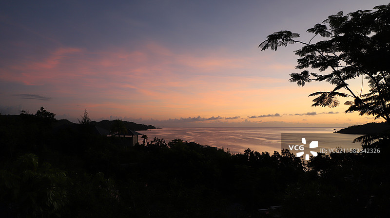 塞舌尔普拉兰岛莱佛士酒店晚霞图片素材