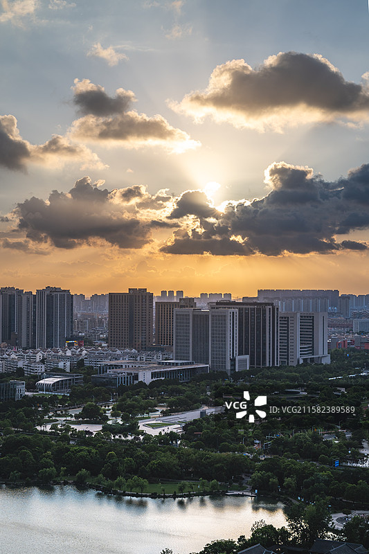 盐城城市俯瞰美景（聚龙湖）图片素材