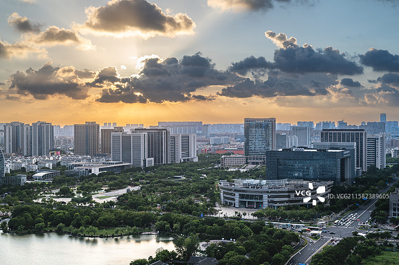 盐城城市俯瞰美景（聚龙湖）图片素材