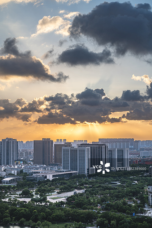 盐城城市俯瞰美景（聚龙湖）图片素材