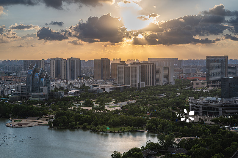 盐城城市俯瞰美景（聚龙湖）图片素材