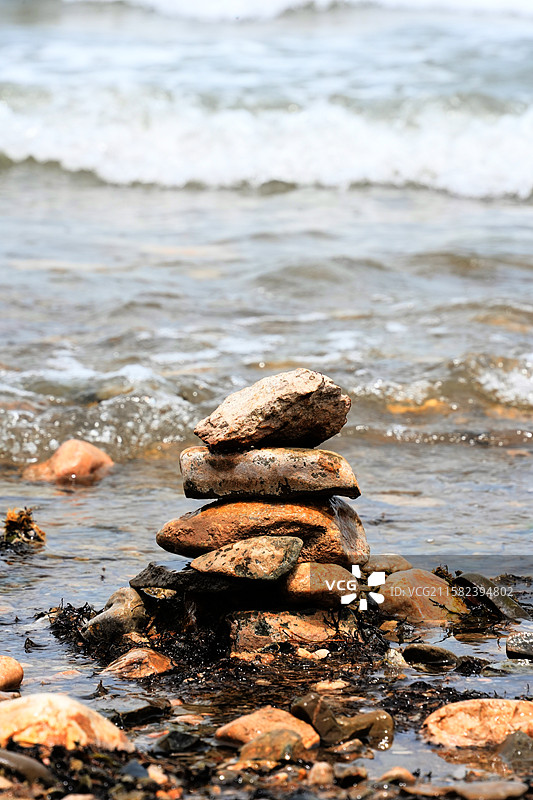 青海湖边的小玛尼堆图片素材