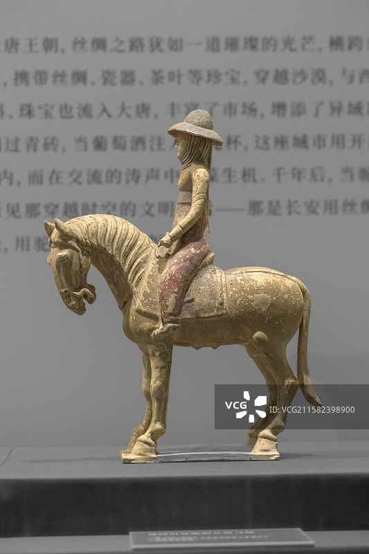 戴阔沿羃䍦帽女骑马俑_唐_昭陵博物馆_浙江省博物馆_大唐盛世法门珍宝展图片素材