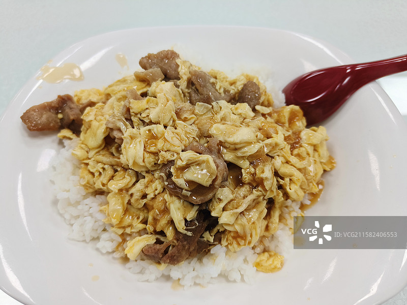 滑蛋肉片盖饭图片素材