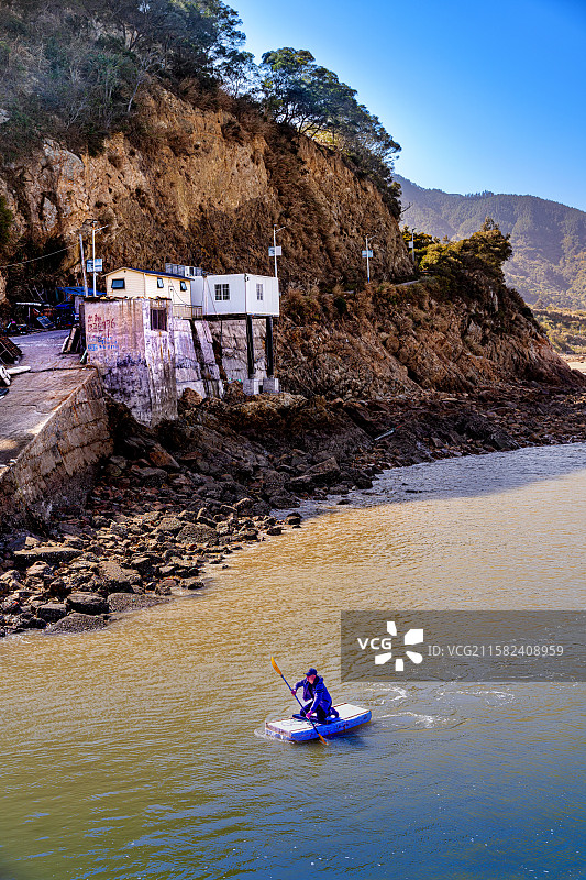 小小竹排江中游图片素材