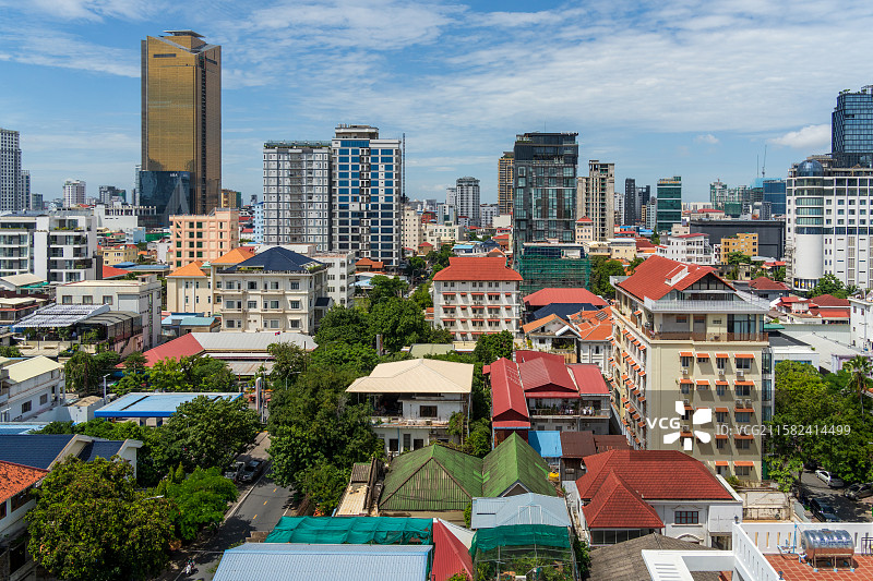 柬埔寨金边城市建筑中街道的高角度景观图片素材