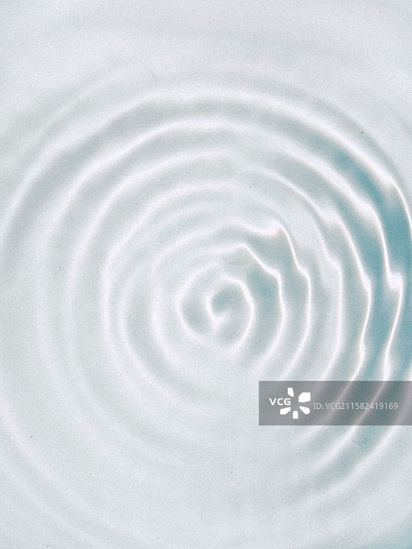 荡漾开的极简水波纹图片素材