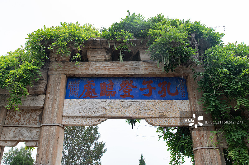 泰山登山起点石坊孔子登临处图片素材