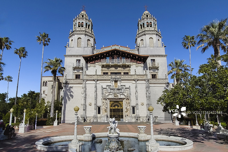 赫斯特城堡—中世纪建筑特色又有典型的西班牙风格，是北美最豪华的私人城堡之一。图片素材