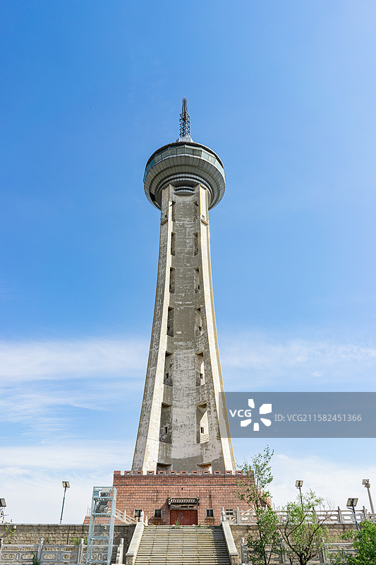 中国基建京台高速公路山东济南至泰安段交通部门建设中国高速公路一万公里纪念塔，户外白昼无人图像摄影图片素材