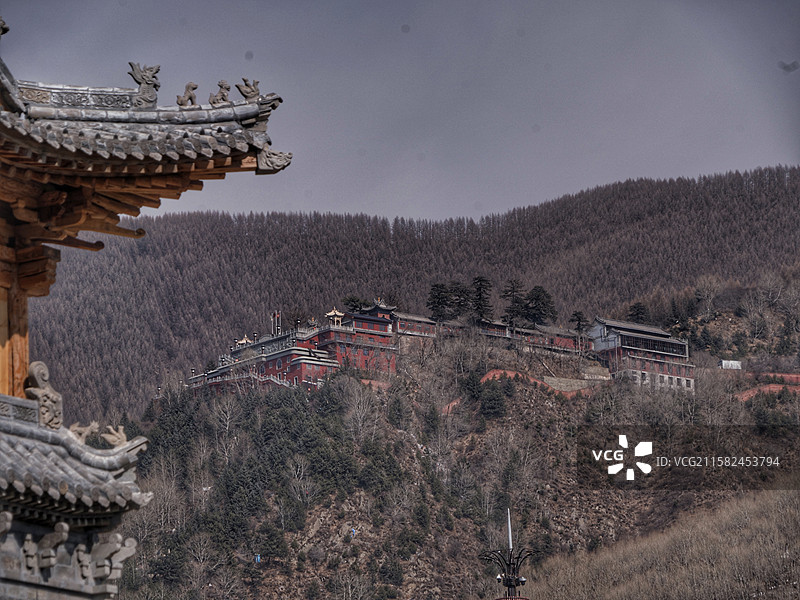 五台山五爷庙，位于台怀镇中心，始建于明代，是座香火极旺的黄庙，殿内供奉广济龙王菩萨，传说有求必应，深图片素材