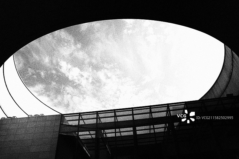 蓝天白云下长沙李自健美术馆图片素材