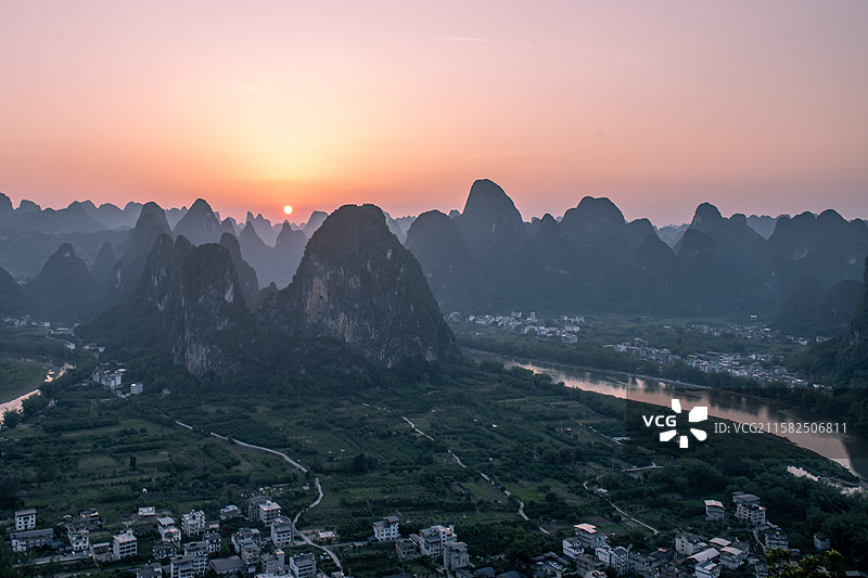 桂林兴坪古镇老寨山看日落图片素材