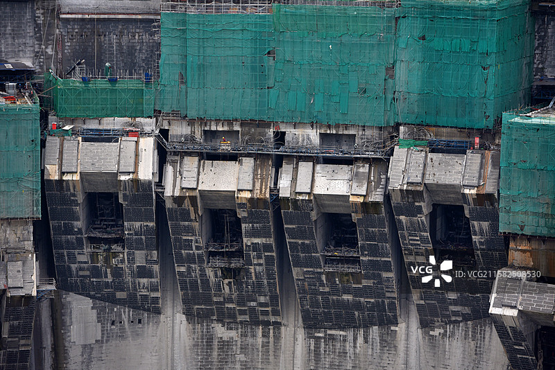 泾河东庄水利枢纽工程在建大坝泄洪口图片素材