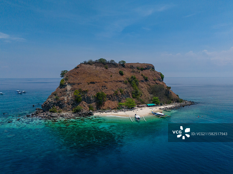 袖珍帽子岛：翡翠海上的一抹棕图片素材