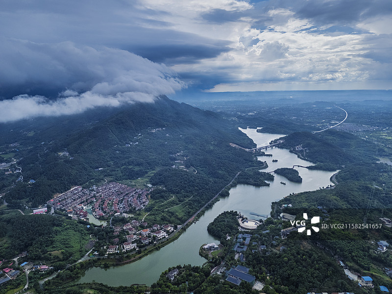 重庆铜梁巴岳山玄天湖自然风光航拍图片素材