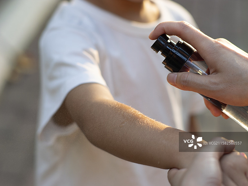 户外消毒防蚊虫叮咬花露水图片素材