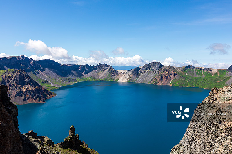 长白山天池，吉林省延边朝鲜族自治州安图县，白头山天池，长白山自然保护区，三江之源，5A级旅游景区图片素材