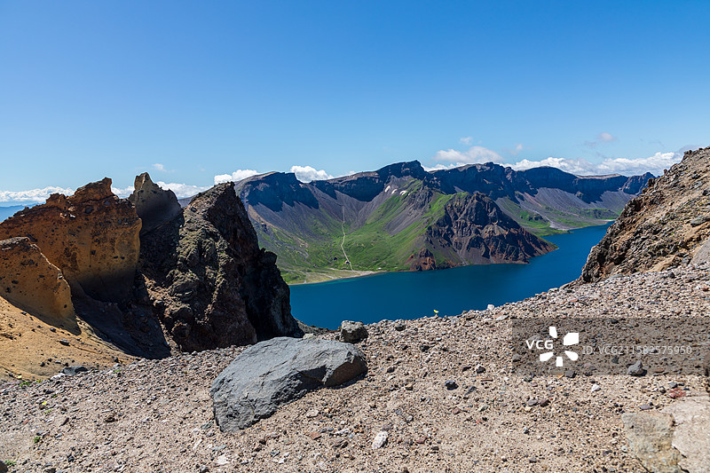 长白山天池，吉林省延边朝鲜族自治州安图县，白头山天池，长白山自然保护区，三江之源，5A级旅游景区图片素材