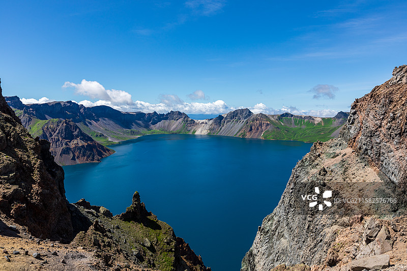 长白山天池，吉林省延边朝鲜族自治州安图县，白头山天池，长白山自然保护区，三江之源，5A级旅游景区图片素材