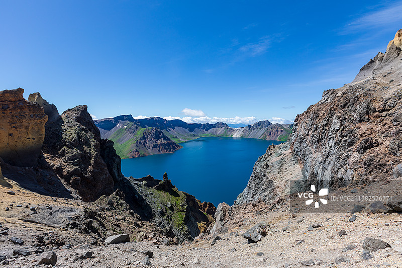 长白山天池，吉林省延边朝鲜族自治州安图县，白头山天池，长白山自然保护区，三江之源，5A级旅游景区图片素材