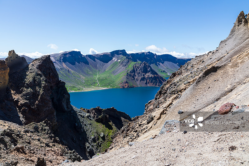 长白山天池，吉林省延边朝鲜族自治州安图县，白头山天池，长白山自然保护区，三江之源，5A级旅游景区图片素材