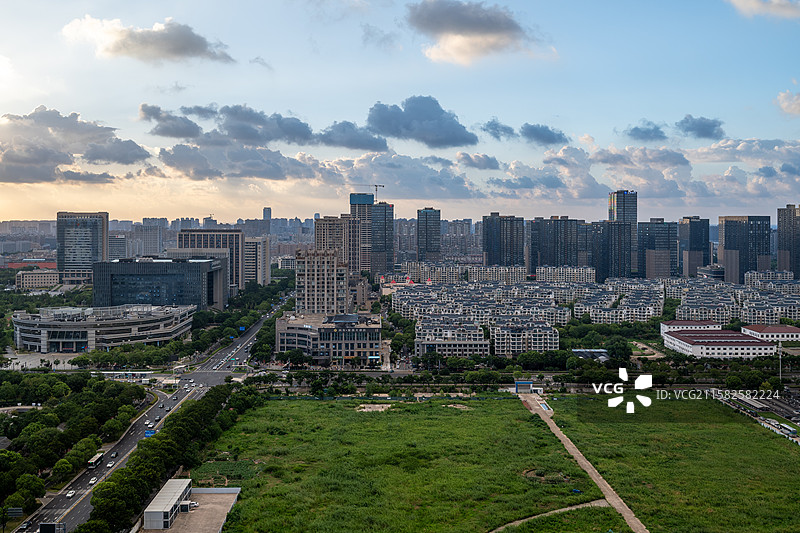 盐城城市俯瞰美景（聚龙湖）图片素材