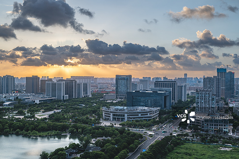 盐城城市俯瞰美景（聚龙湖）图片素材