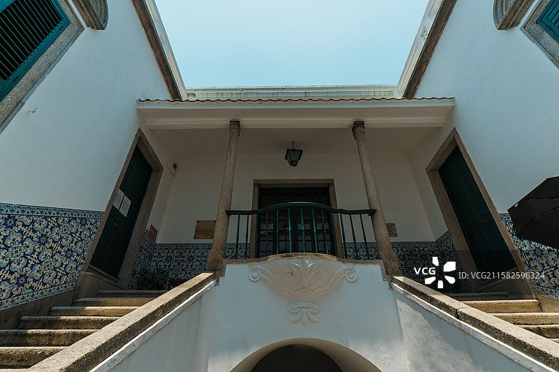 澳门，展示了澳门历史城区的建筑风貌，包含澳门民政总署大楼等建筑图片素材