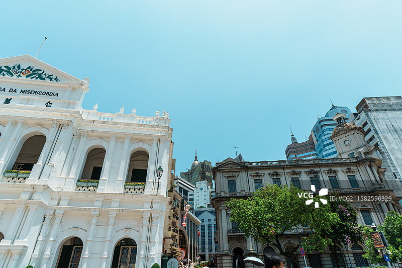 澳门，展示了澳门历史城区的建筑风貌，包含澳门民政总署大楼等建筑图片素材