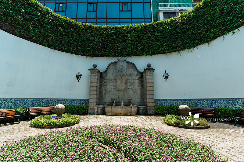 澳门，展示了澳门历史城区的建筑风貌，包含澳门民政总署大楼等建筑图片素材