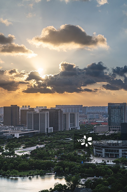 盐城城市俯瞰美景（聚龙湖）图片素材