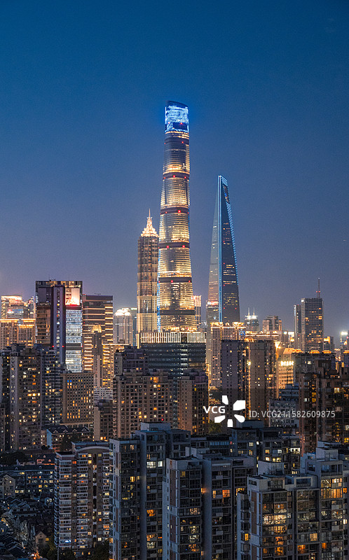 上海陆家嘴中央商务区CBD天际线夜景繁华都市万家灯火图片素材