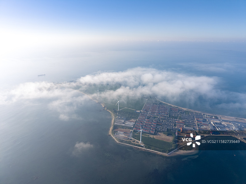 航拍山东威海特色民居石岛东楮岛海草房图片素材