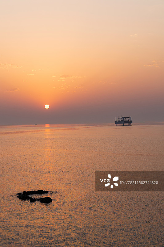 山东烟台牟平养马岛獐岛日出图片素材
