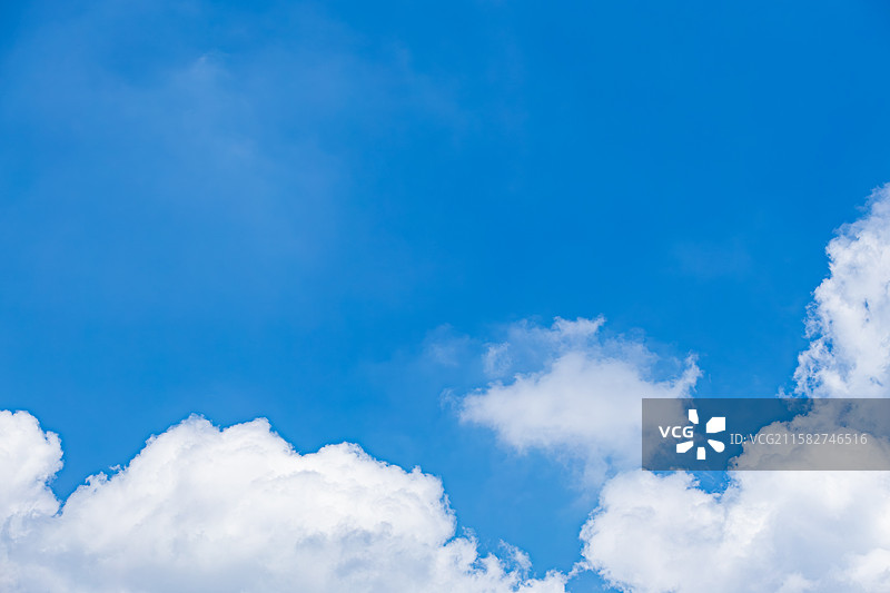 蓝天白云，晴朗的天空图片素材