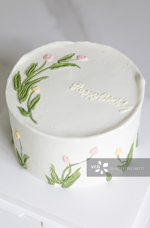 手绘绿植花卉清新奶油生日蛋糕图片素材