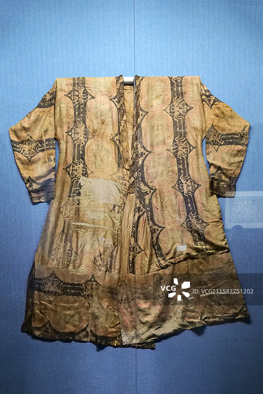 印花对凤对马联珠人物纹中衣 南北朝 中国国家博物馆“科技的力量”展图片素材