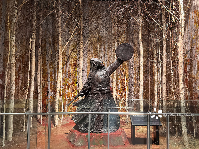 鄂伦春族萨满教祈福仪式雕像 呼玛县博物馆图片素材